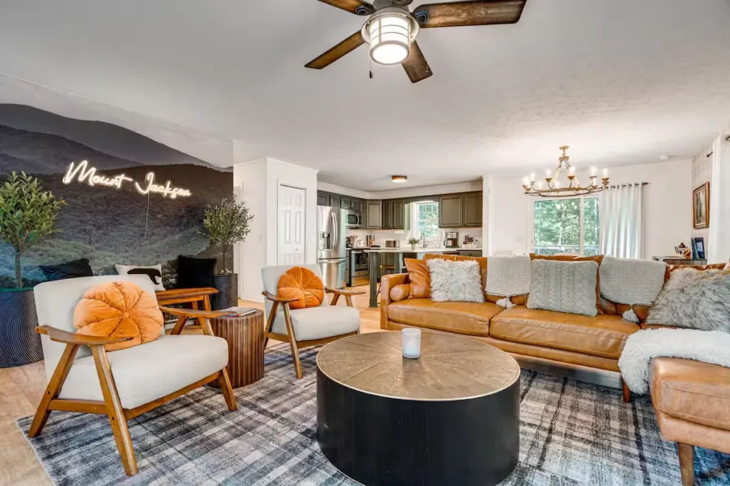 Living room in a Mount Jackson, Virginia Airbnb rental